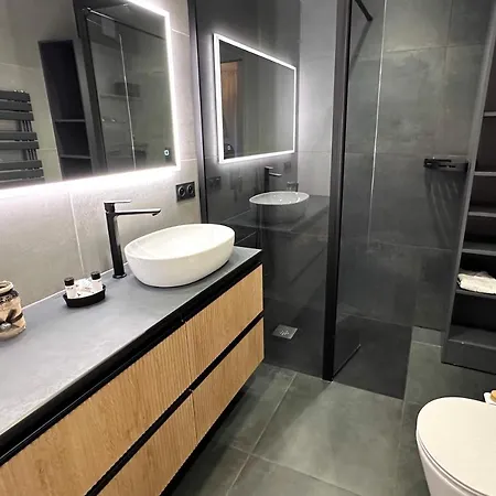 Eucalyptus - Ground Floor With Pool Near The Sea Apartman